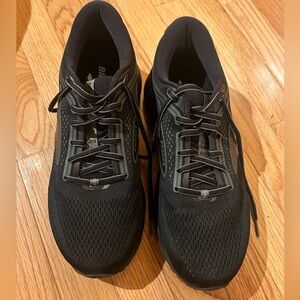 Men’s Brooks GTS shoes size 10.5